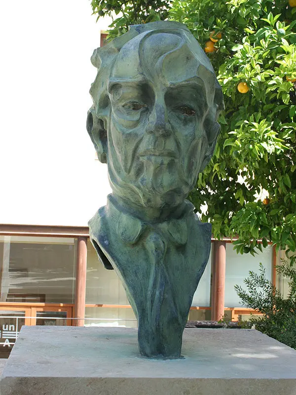 Audioguia de Baeza - Busto de Antonio Machado